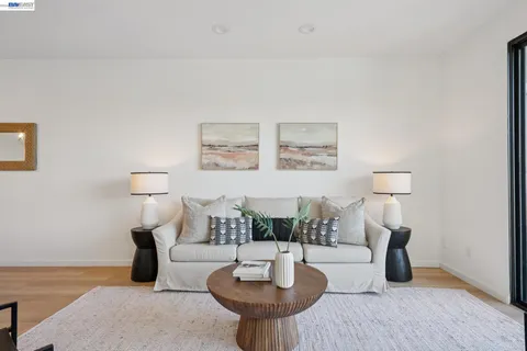 $995,000 | 6 Invincible Court, Unit F40, Alameda, CA 94501