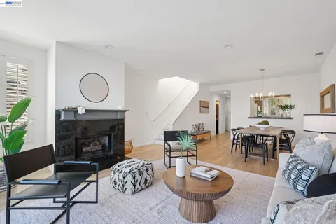 $995,000 | 6 Invincible Court, Unit F40, Alameda, CA 94501
