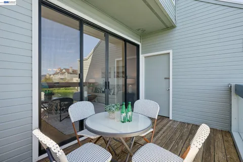 $995,000 | 6 Invincible Court, Unit F40, Alameda, CA 94501