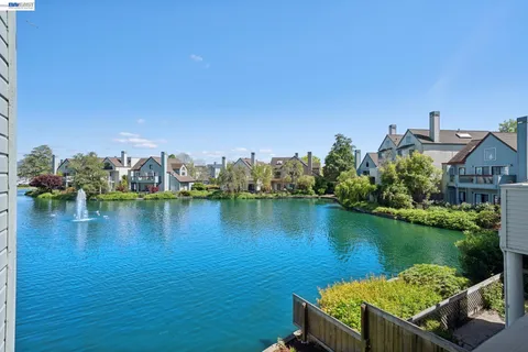 $995,000 | 6 Invincible Court, Unit F40, Alameda, CA 94501