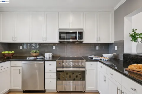 $995,000 | 6 Invincible Court, Unit F40, Alameda, CA 94501
