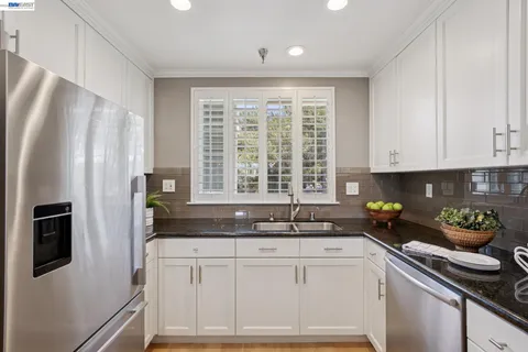 $995,000 | 6 Invincible Court, Unit F40, Alameda, CA 94501