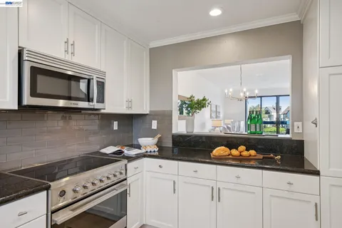 $995,000 | 6 Invincible Court, Unit F40, Alameda, CA 94501
