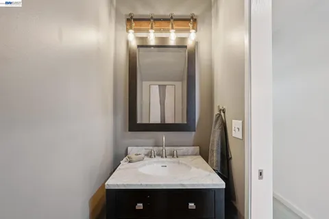 $995,000 | 6 Invincible Court, Unit F40, Alameda, CA 94501