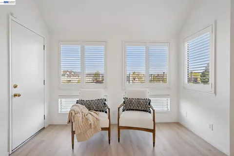 $995,000 | 6 Invincible Court, Unit F40, Alameda, CA 94501