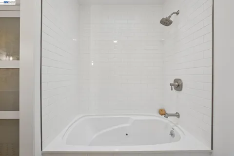$995,000 | 6 Invincible Court, Unit F40, Alameda, CA 94501