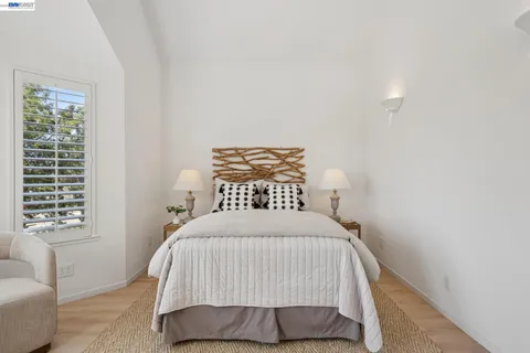 $995,000 | 6 Invincible Court, Unit F40, Alameda, CA 94501