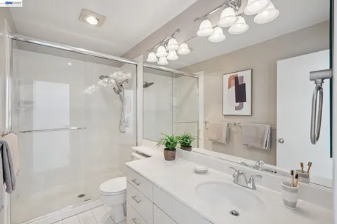 $995,000 | 6 Invincible Court, Unit F40, Alameda, CA 94501