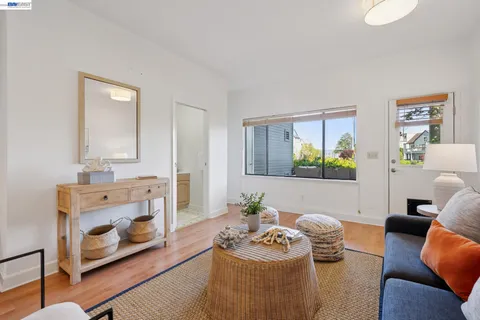 $995,000 | 6 Invincible Court, Unit F40, Alameda, CA 94501