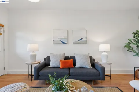 $995,000 | 6 Invincible Court, Unit F40, Alameda, CA 94501