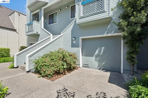 $995,000 | 6 Invincible Court, Unit F40, Alameda, CA 94501