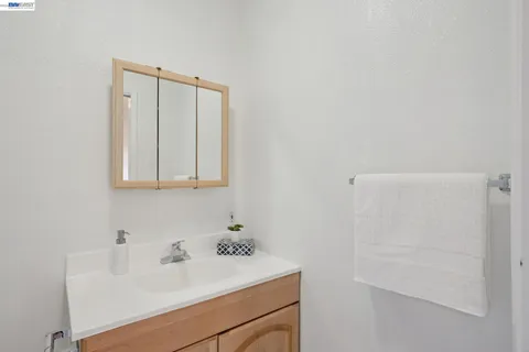 $995,000 | 6 Invincible Court, Unit F40, Alameda, CA 94501