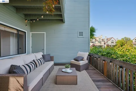 $995,000 | 6 Invincible Court, Unit F40, Alameda, CA 94501