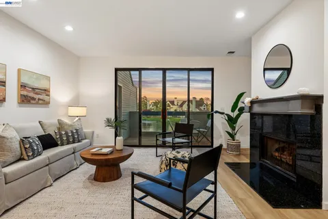 $995,000 | 6 Invincible Court, Unit F40, Alameda, CA 94501