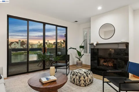 $995,000 | 6 Invincible Court, Unit F40, Alameda, CA 94501