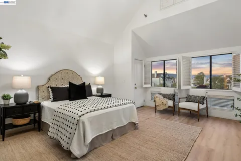 $995,000 | 6 Invincible Court, Unit F40, Alameda, CA 94501