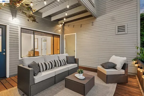 $995,000 | 6 Invincible Court, Unit F40, Alameda, CA 94501