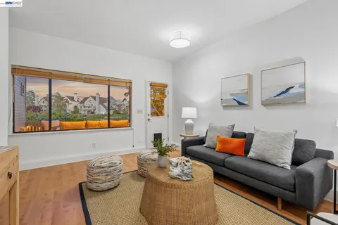 $995,000 | 6 Invincible Court, Unit F40, Alameda, CA 94501