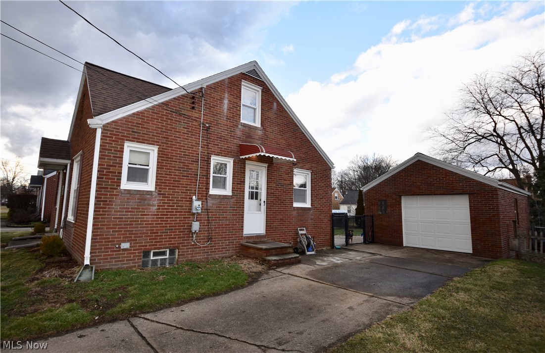 3041 15th Street Northwest Canton, OH 44708 - Photo 3 of 27