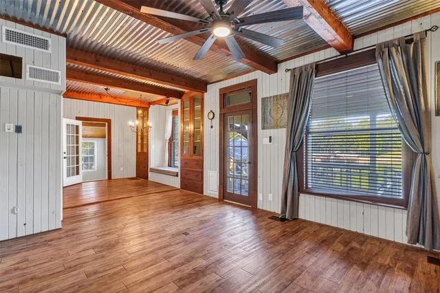 a view of livingroom with hardwood floor and ceiling fan