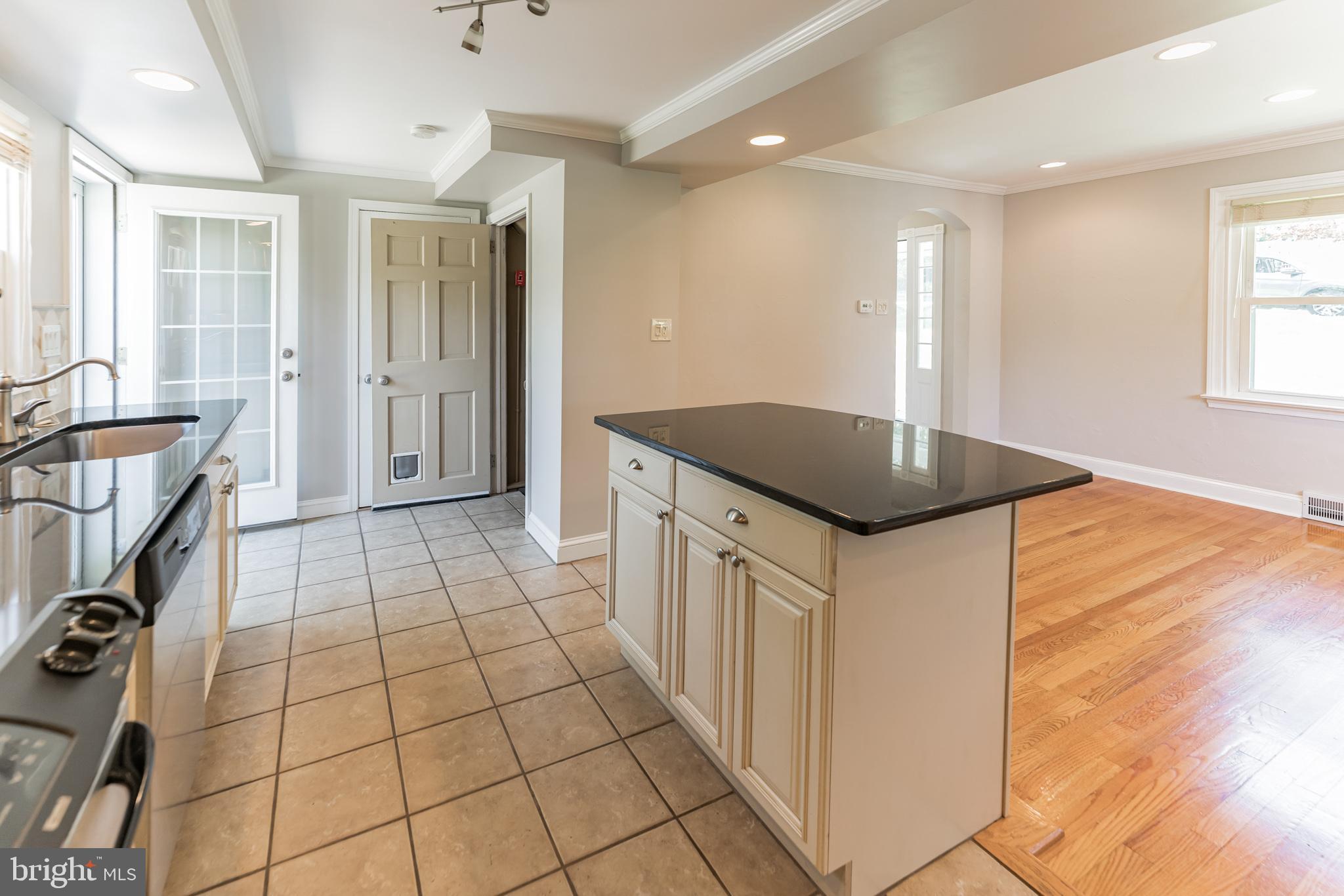 537 West Rolling Road Springfield, PA 19064 - Photo 14 of 32