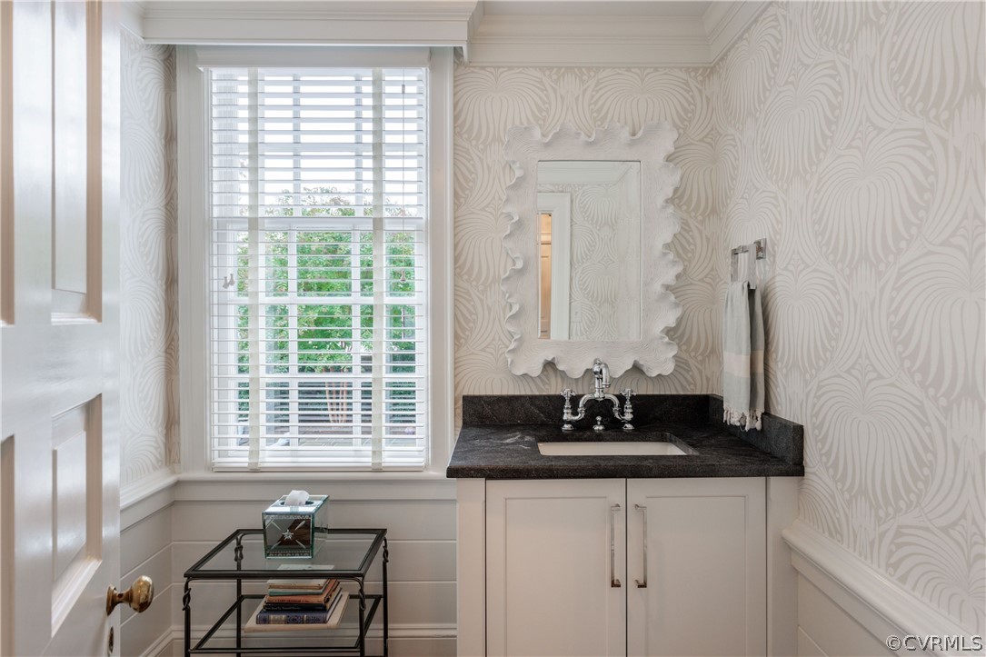 109 Nottingham Road Richmond, VA 23221 - Photo 20 of 44 2nd powder room off entrance hall