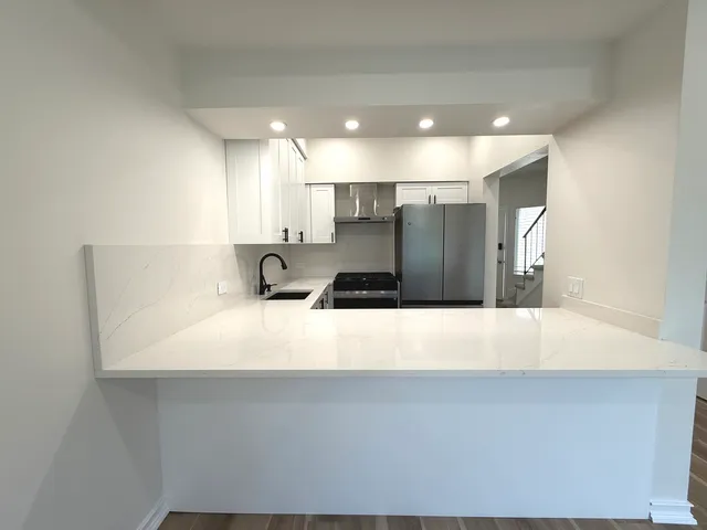 $2,625 | 7825 Darien Lake Drive, Unit 7825, Darien, IL 60561