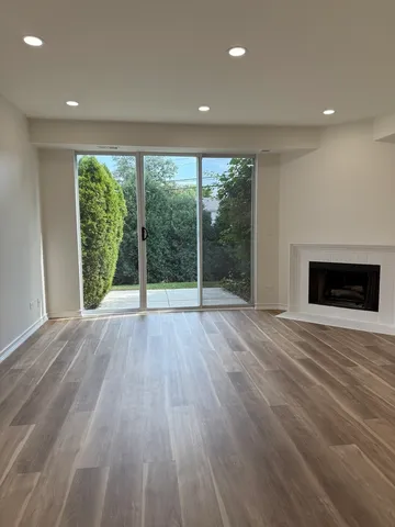 $2,625 | 7825 Darien Lake Drive, Unit 7825, Darien, IL 60561