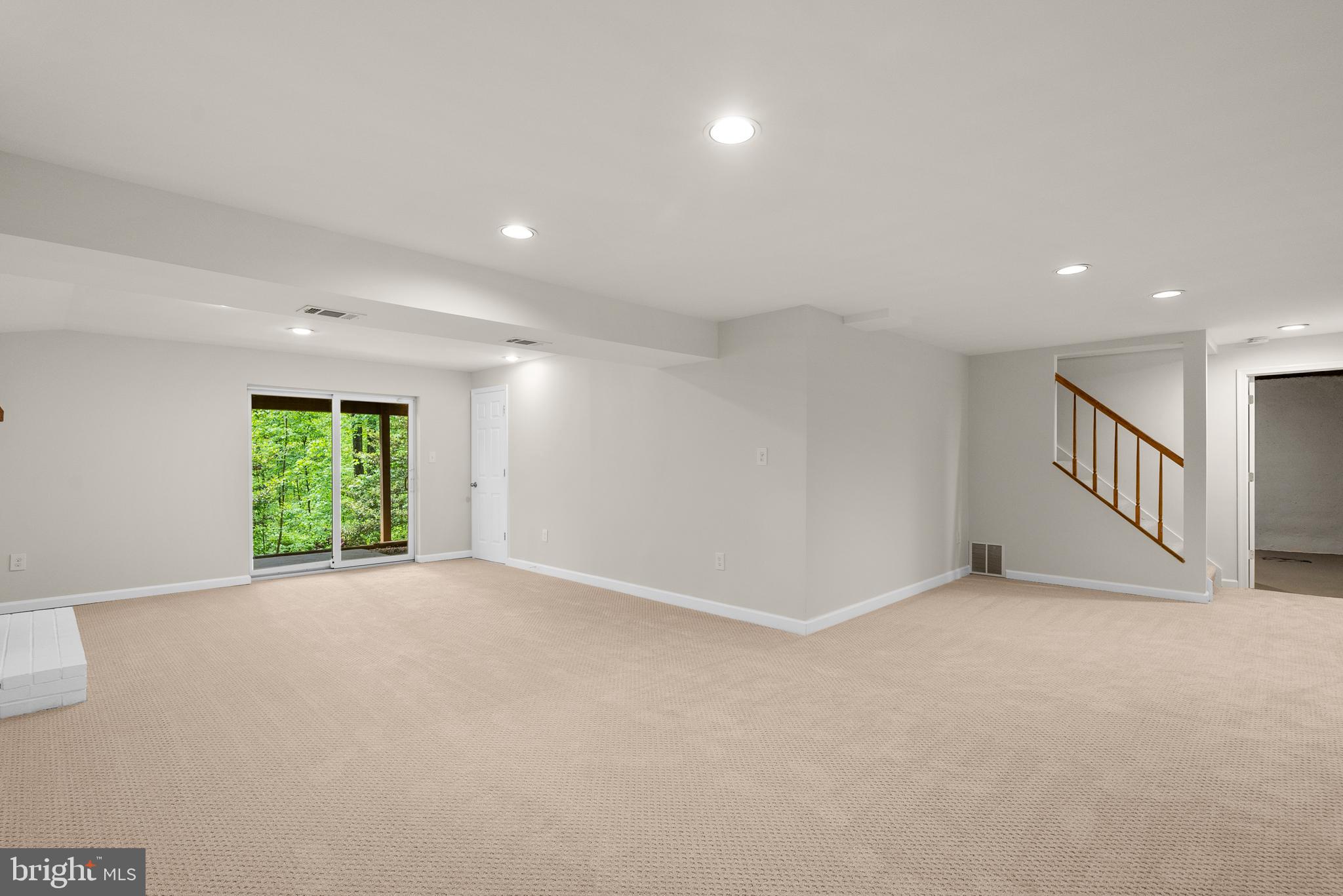 10717 Midsummer Drive Reston, VA 20191 - Photo 26 of 35 an empty room with windows