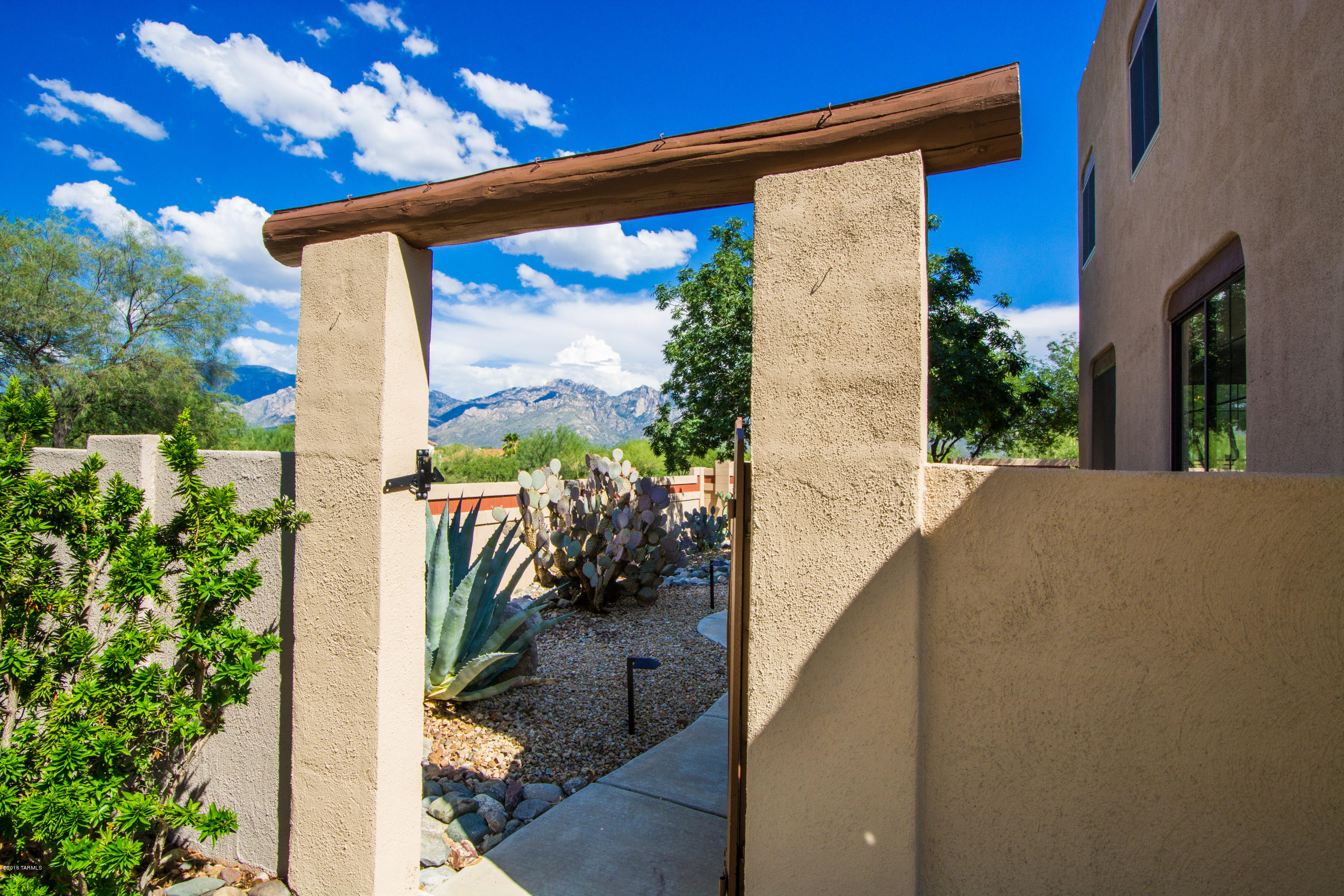 65 Blackstone Road Oro Valley, AZ 85755 - Photo 4 of 48