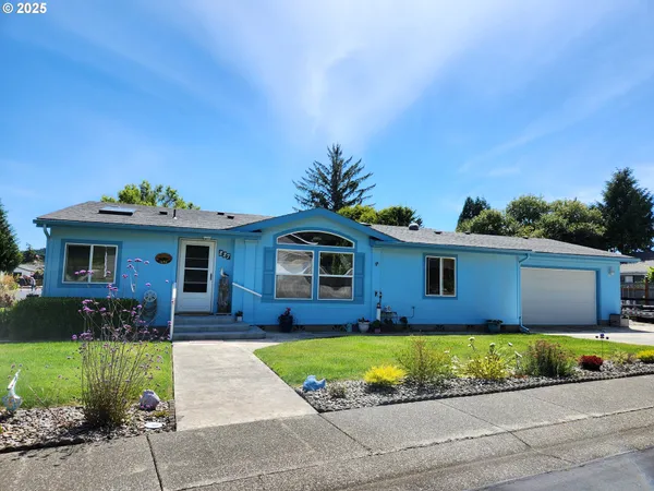 a view of a yard in front of a house