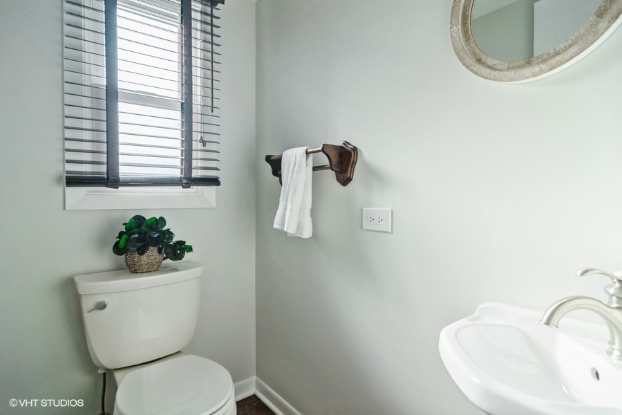 1107 Mayfair Road Arlington Heights, IL 60004 - Photo 11 of 28 Gallery Image 11