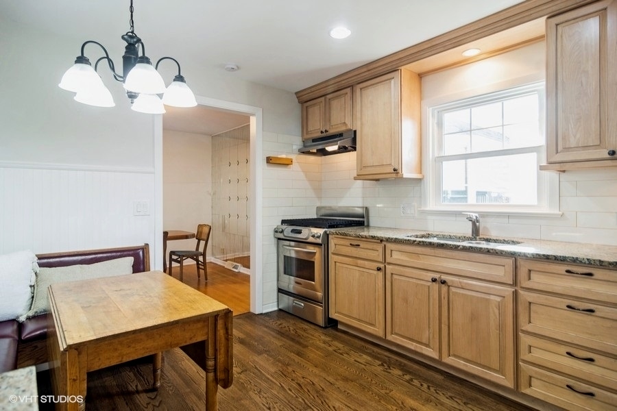 1107 Mayfair Road Arlington Heights, IL 60004 - Photo 8 of 28 Gallery Image 8