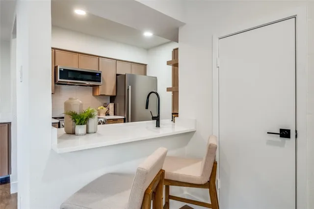 $190,000 | 4020 Holland Avenue, Unit 211, Dallas, TX 75219