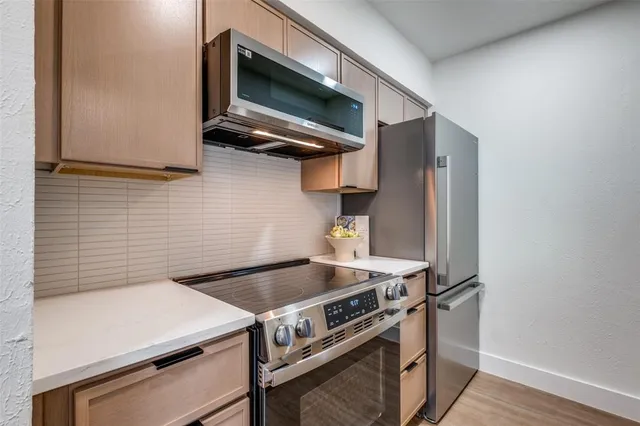 $190,000 | 4020 Holland Avenue, Unit 211, Dallas, TX 75219