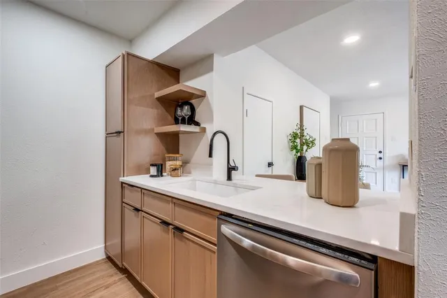 $190,000 | 4020 Holland Avenue, Unit 211, Dallas, TX 75219