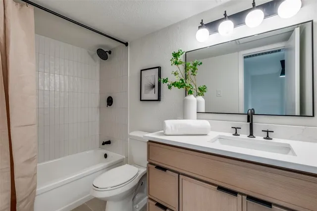 $190,000 | 4020 Holland Avenue, Unit 211, Dallas, TX 75219