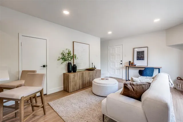 $190,000 | 4020 Holland Avenue, Unit 211, Dallas, TX 75219