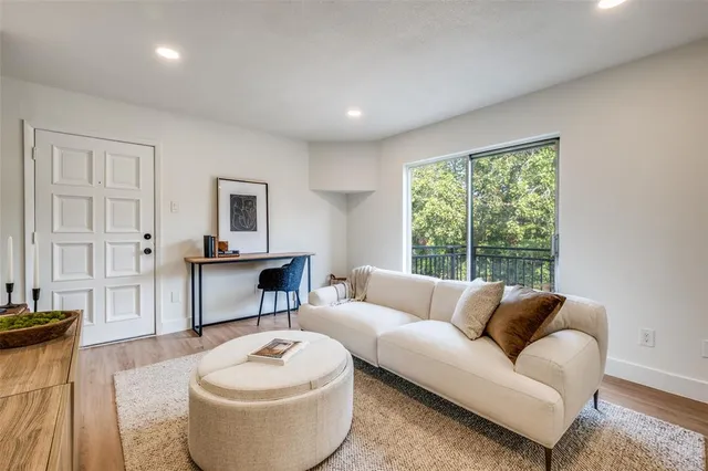 $190,000 | 4020 Holland Avenue, Unit 211, Dallas, TX 75219