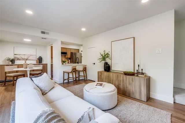 $190,000 | 4020 Holland Avenue, Unit 211, Dallas, TX 75219