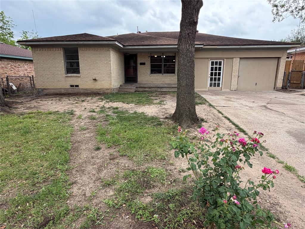 Welcome to 8706 Reva St - Beautiful Drive Up - Awesome Floorplan - this could be your new place to call home!