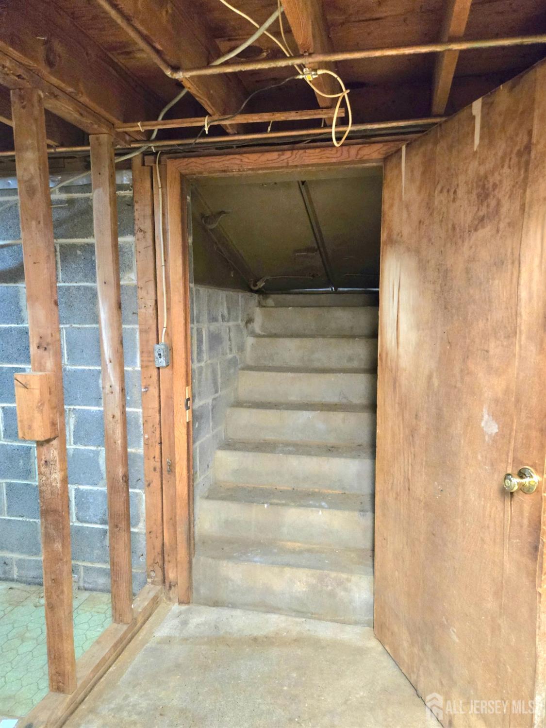 937 North Concourse Keyport, NJ 07735 - Photo 24 of 27 a view of entryway