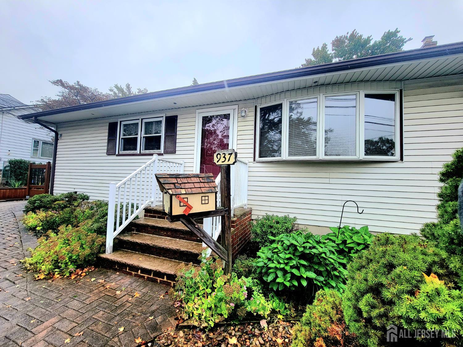 937 North Concourse Keyport, NJ 07735 - Photo 7 of 27 a front view of a house with garden