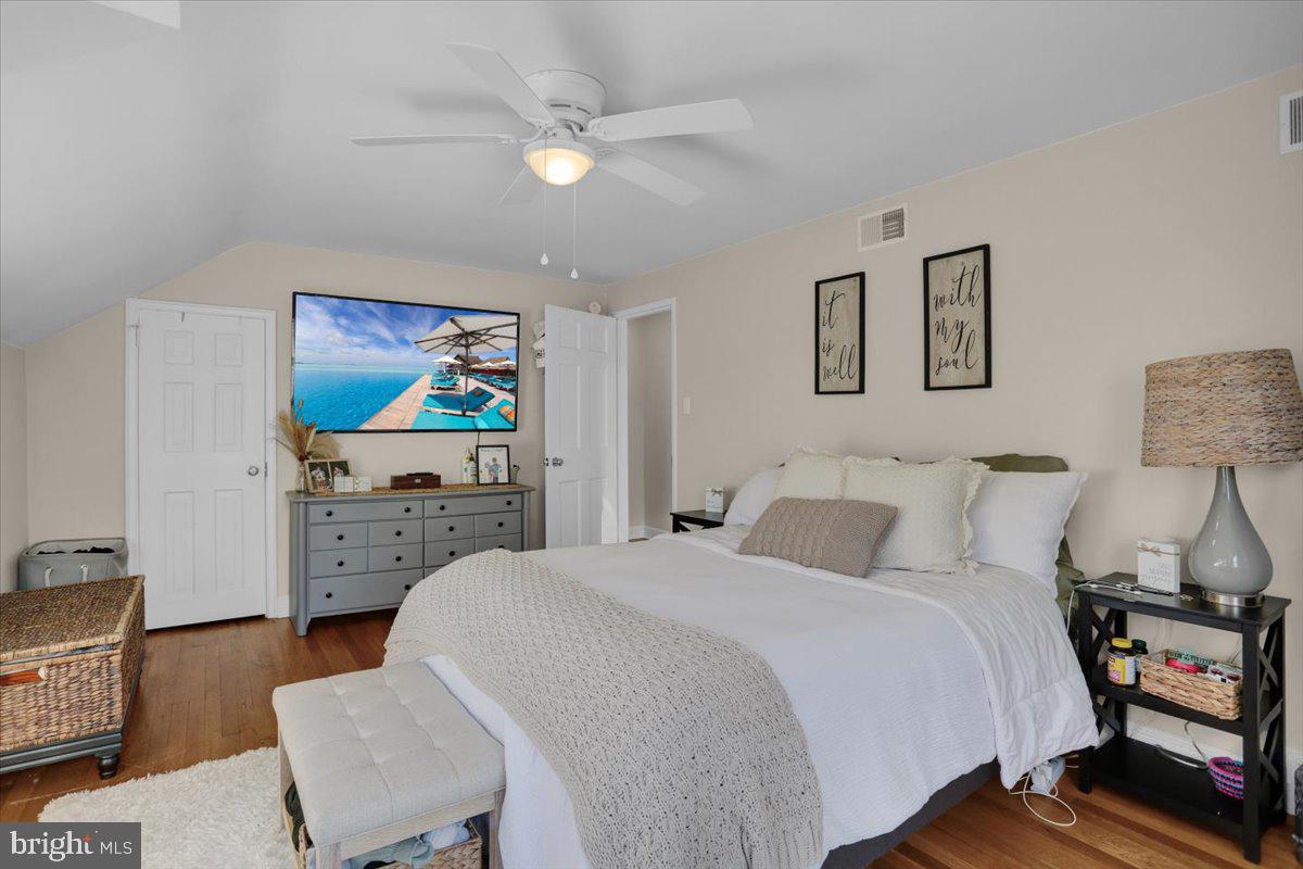 321 Jefferson Boulevard Reading, PA 19609 - Photo 13 of 32 a bedroom with a bed and furniture