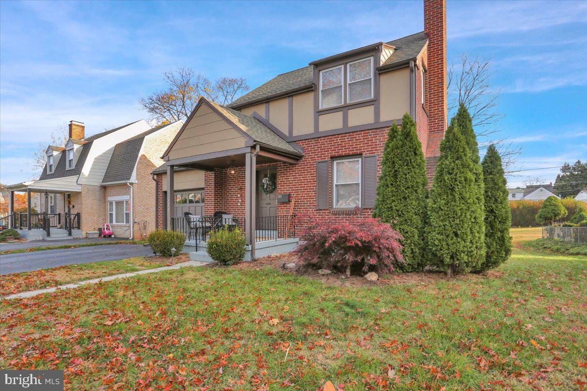 321 Jefferson Boulevard Reading, PA 19609 - Photo 4 of 32 a front view of a house with garden