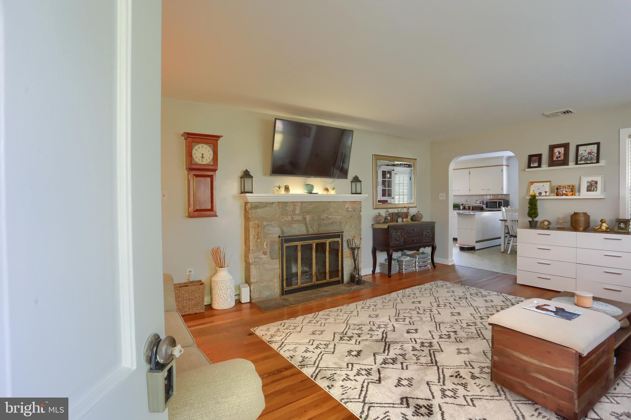 2007 Meadow Ridge Drive Lancaster, PA 17601 - Photo 3 of 36 Gallery Image 3