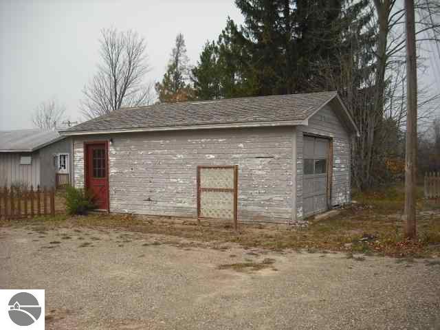 8900 South Maple City Road Maple City, MI 49664 - Photo 19 of 22 1740744-18.JPG