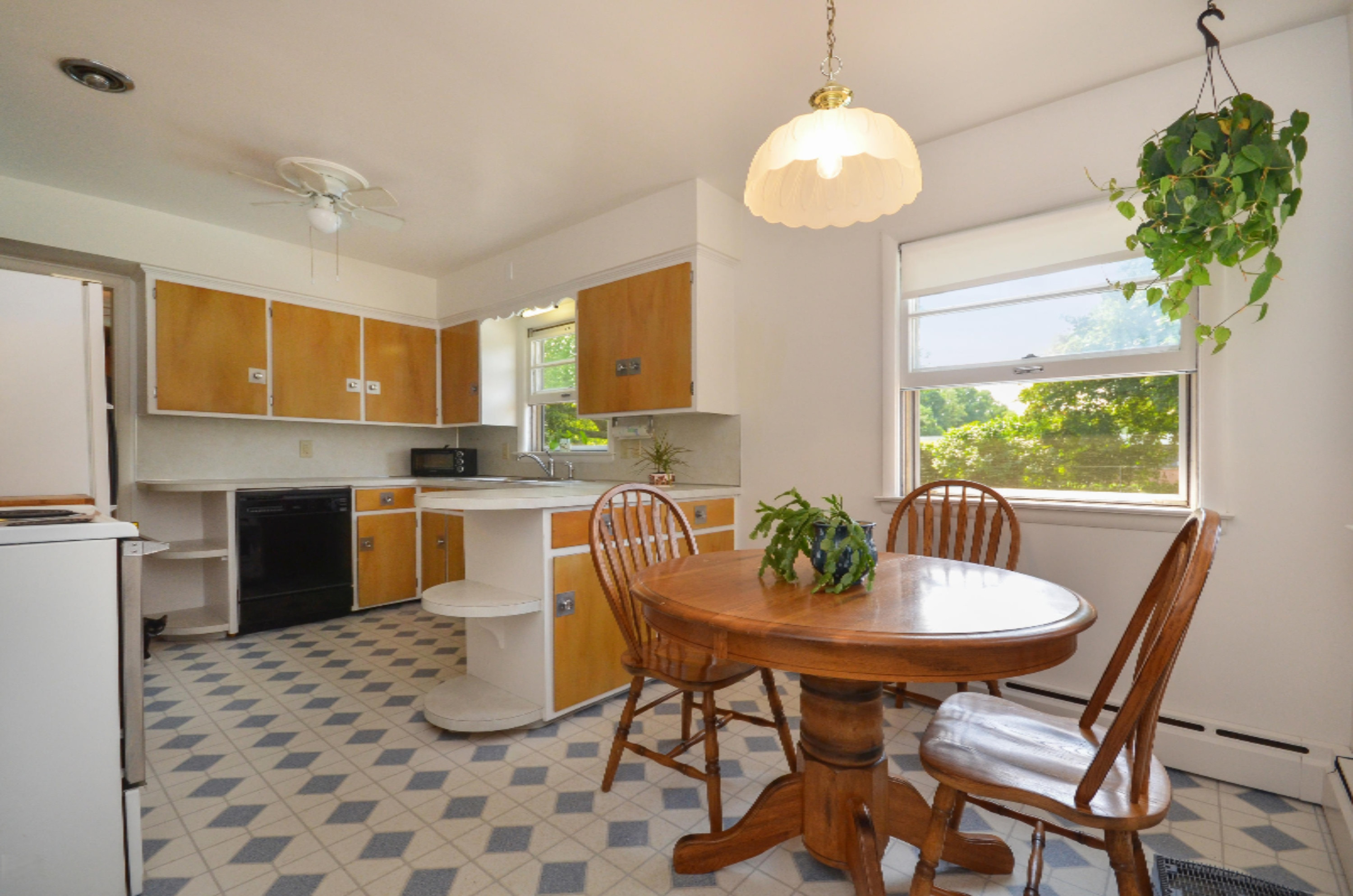3113 Olney Road Kalamazoo, MI 49006 - Photo 5 of 16 005