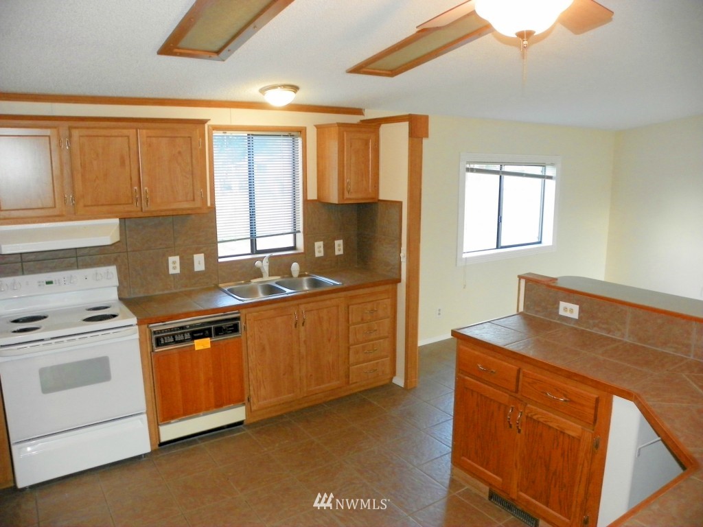 4636 176th Avenue Southwest Rochester, WA 98579 - Photo 2 of 25