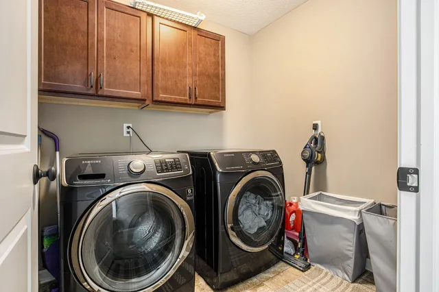 $485,000 | 5834 Nile Drive Southwest, Unit 129, Wyoming, MI 49418